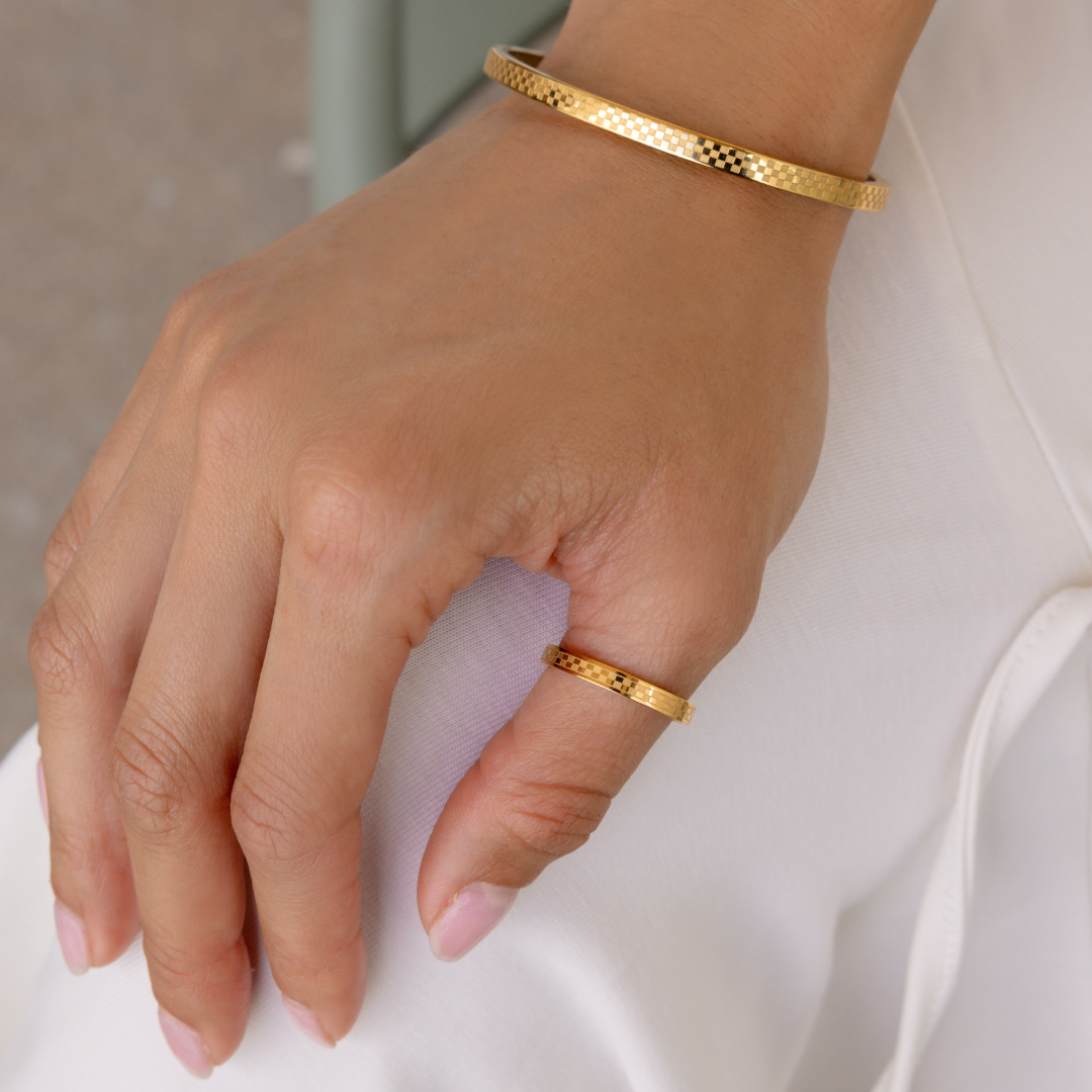 Chess Waterproof Gold Textured Ring: 6